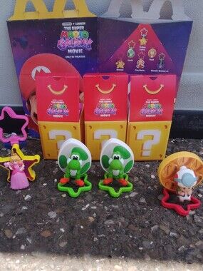 Super Mario Galaxy Movie Happy Meal Mc Donalds Toy Figure Yoshi Peaches Toad